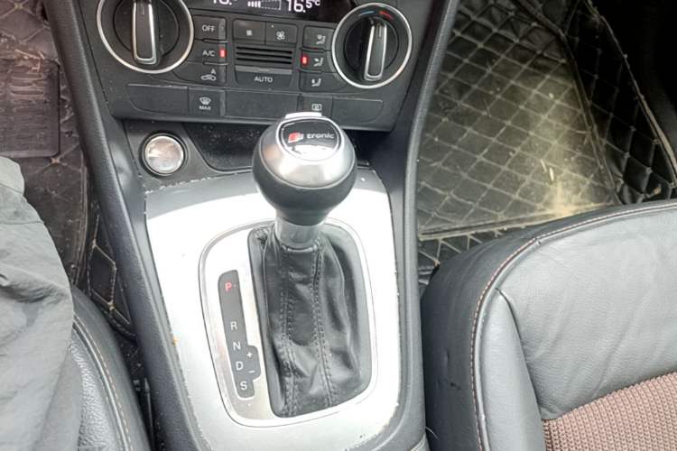 Used Audi Q3 2017 35 TFSI Fashion Model Gear Lever
