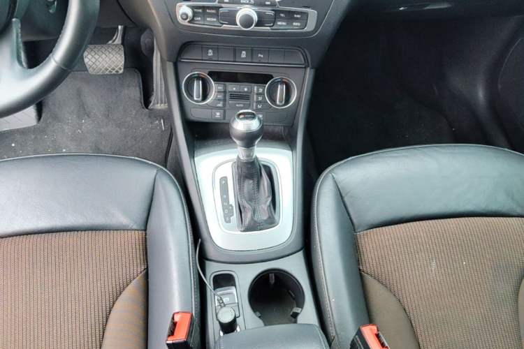 Used Audi Q3 2017 35 TFSI Fashion Model Gear Lever