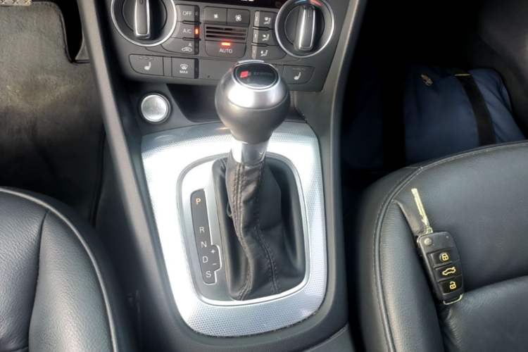 Used Audi Q3 2017 30 TFSI Fashion Model Gear Lever