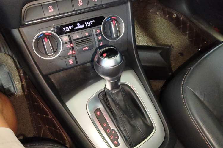 Used Audi Q3 2017 30 TFSI Fashion Model Gear Lever