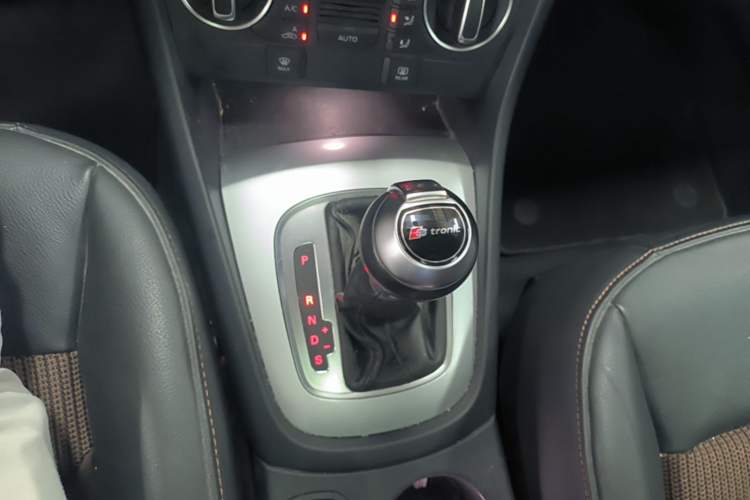 Used Audi Q3 2017 35 TFSI Fashion Model Gear Lever