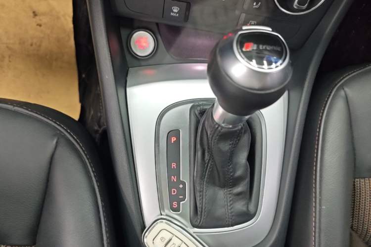 Used Audi Q3 2017 35 TFSI Fashion Model Gear Lever