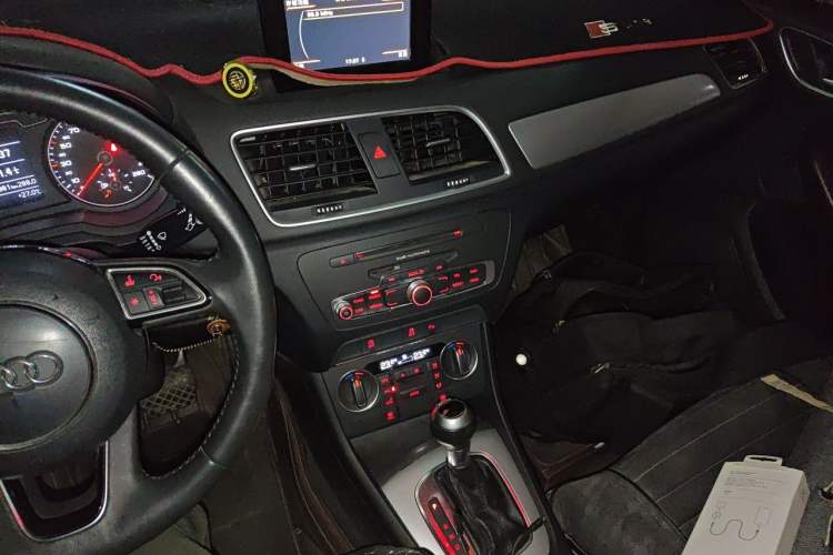 Used Audi Q3 2017 35 TFSI Fashion Model Gear Lever