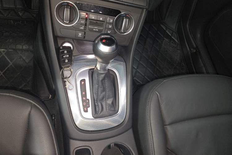 Used Audi Q3 2017 35 TFSI Style Edition Gear Lever