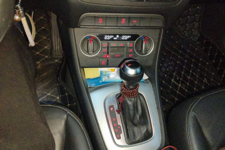 Used Audi Q3 2017 35 TFSI Fashion Model Gear Lever