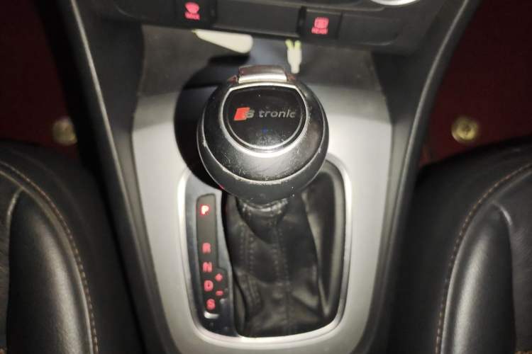 Used Audi Q3 2017 30 TFSI Fashion Model Gear Lever