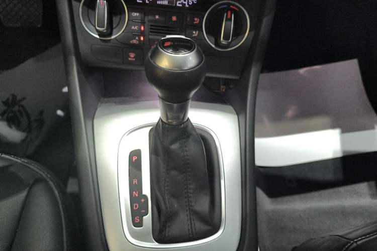 Used Audi Q3 2017 35 TFSI Fashion Model Gear Lever