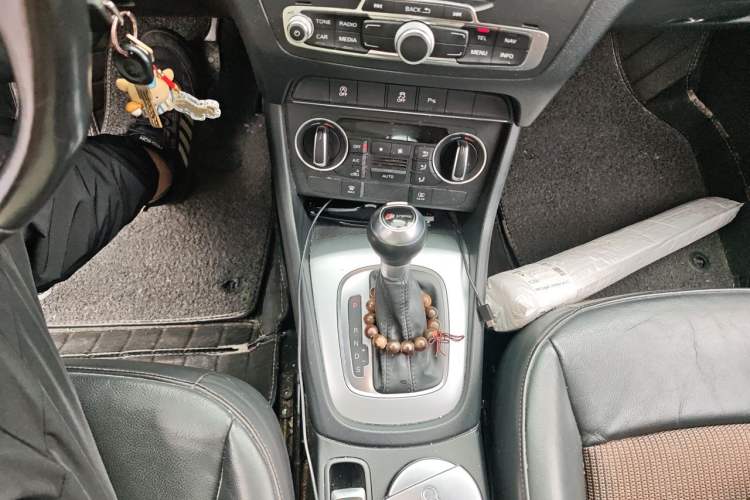 Used Audi Q3 2017 30 TFSI Fashion Model Gear Lever