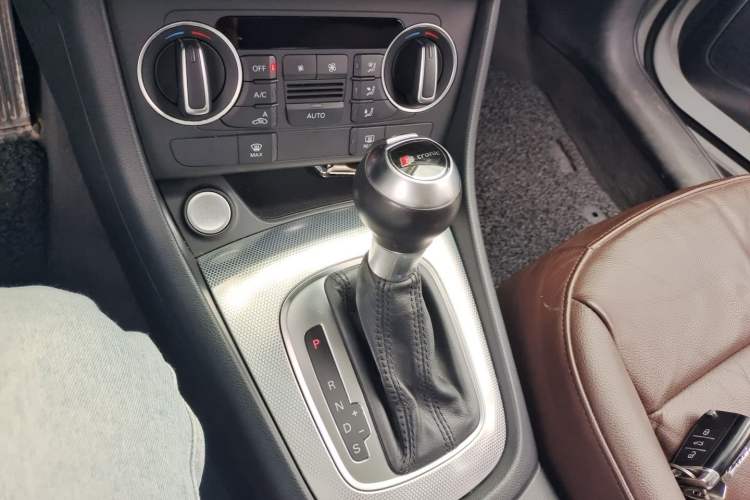 Used Audi Q3 2017 30 TFSI Sport Edition Gear Lever