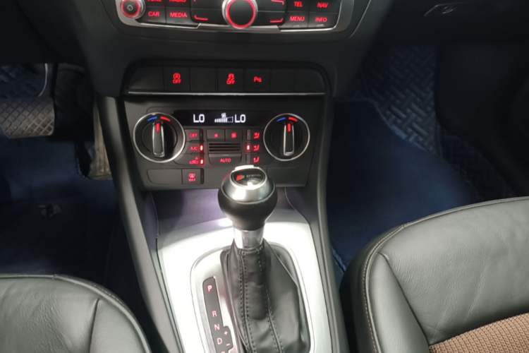 Used Audi Q3 2017 35 TFSI Fashion Model Gear Lever