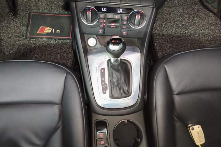 Used Audi Q3 2017 30 TFSI Fashion Model Gear Lever