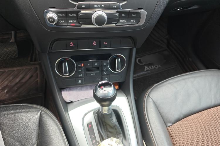 Used Audi Q3 2017 30 TFSI Fashion Model Gear Lever