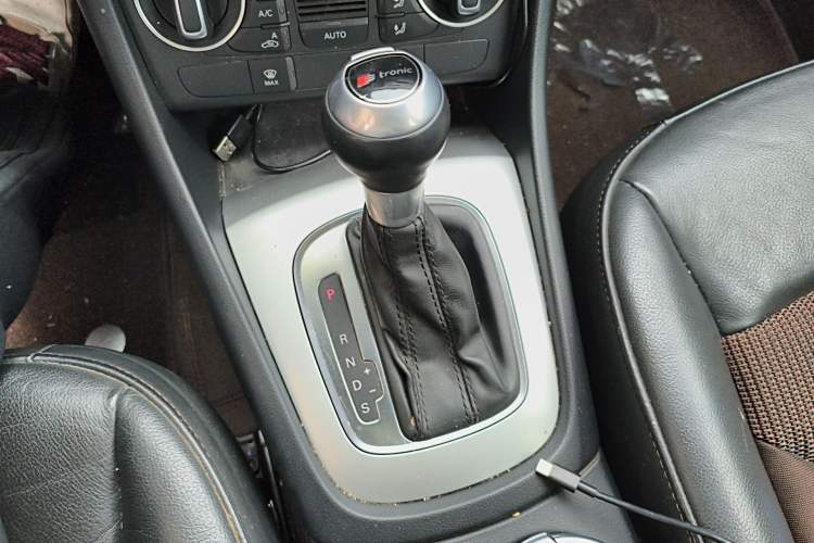Used Audi Q3 2017 30 TFSI Fashion Model Gear Lever
