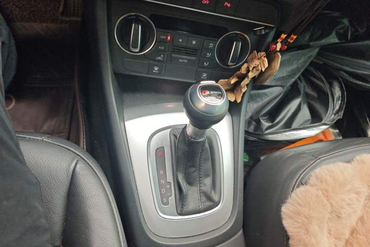 Used Audi Q3 2017 35 TFSI Fashion Model Gear Lever