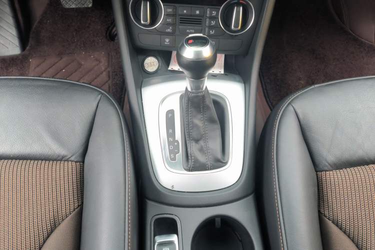 Used Audi Q3 2017 35 TFSI Fashion Model Gear Lever