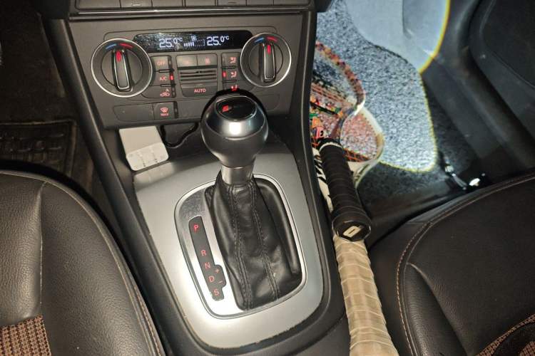 Used Audi Q3 2017 30 TFSI Fashion Model Gear Lever