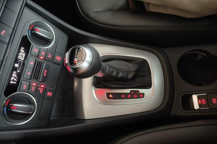 Used Audi Q3 2017 35 TFSI Fashion Model Gear Lever