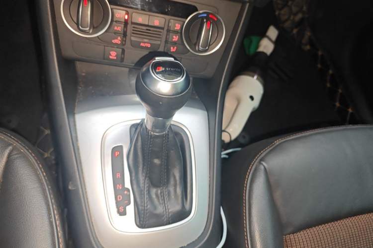Used Audi Q3 2017 35 TFSI Fashion Model Gear Lever