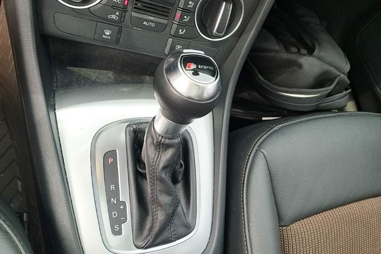 Used Audi Q3 2017 30 TFSI Fashion Model Gear Lever