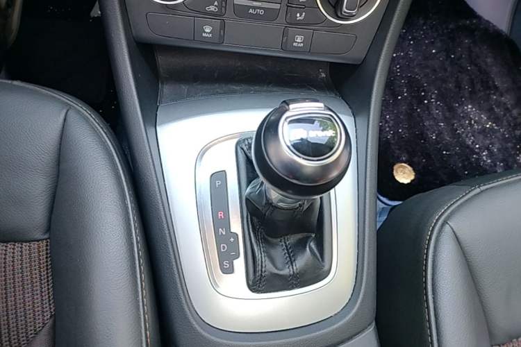 Used Audi Q3 2017 35 TFSI Fashion Model Gear Lever