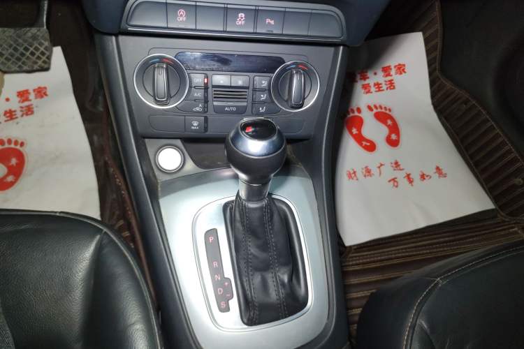 Used Audi Q3 2017 35 TFSI Fashion Model Gear Lever