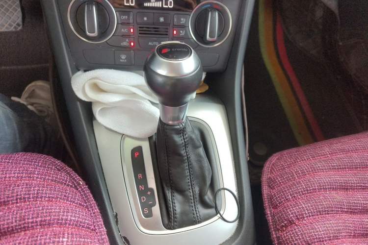 Used Audi Q3 2017 30 TFSI Fashion Model Gear Lever