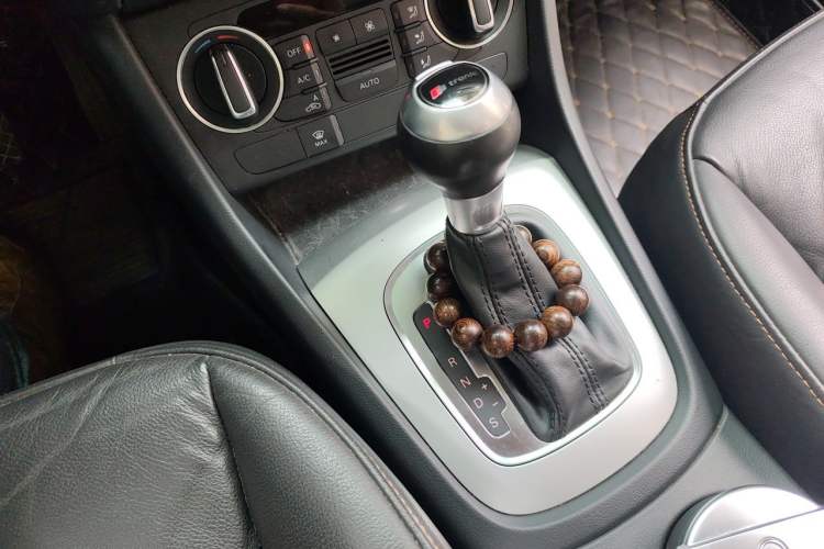Used Audi Q3 2017 35 TFSI Fashion Model Gear Lever