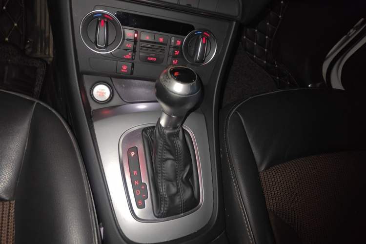 Used Audi Q3 2017 35 TFSI Fashion Model Gear Lever