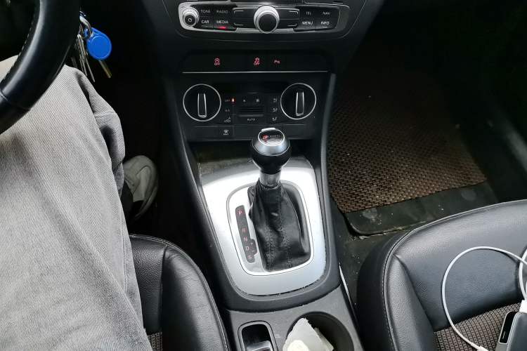 Used Audi Q3 2017 30 TFSI Fashion Model Gear Lever