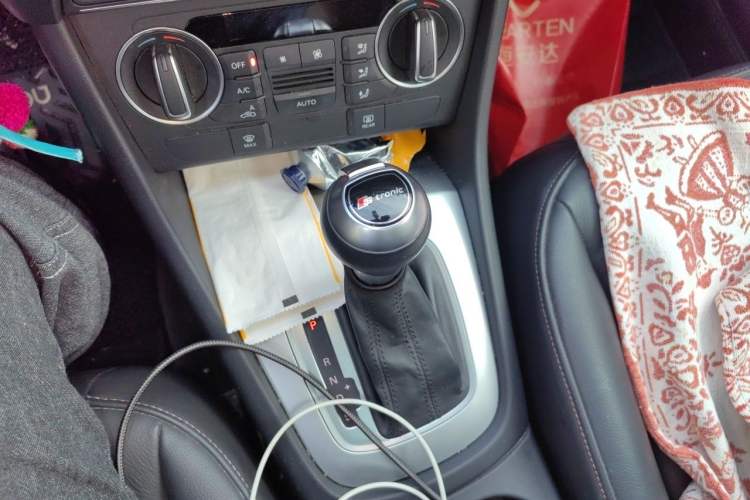 Used Audi Q3 2017 35 TFSI Fashion Model Gear Lever