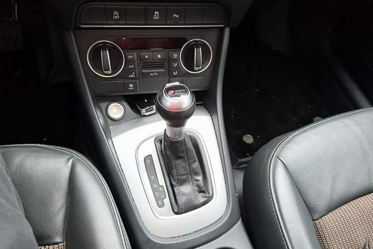 Used Audi Q3 2017 30 TFSI Fashion Model Gear Lever