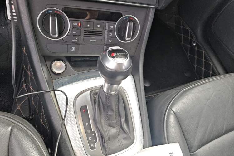 Used Audi Q3 2017 30 TFSI Fashion Model Gear Lever