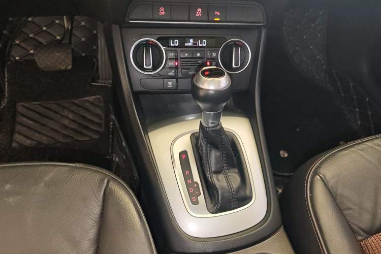 Used Audi Q3 2017 30 TFSI Fashion Model Gear Lever
