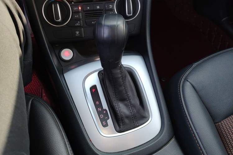 Used Audi Q3 2017 30 TFSI Fashion Model Gear Lever