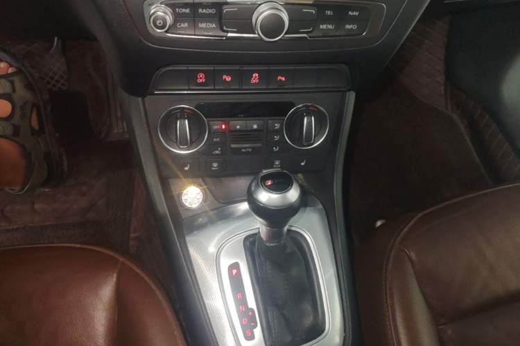 Used Audi Q3 2017 35 TFSI Style Edition Gear Lever