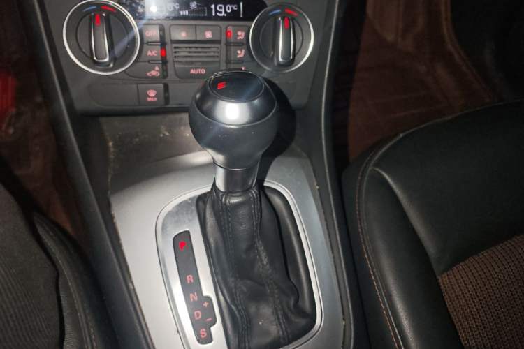 Used Audi Q3 2017 30 TFSI Fashion Model Gear Lever