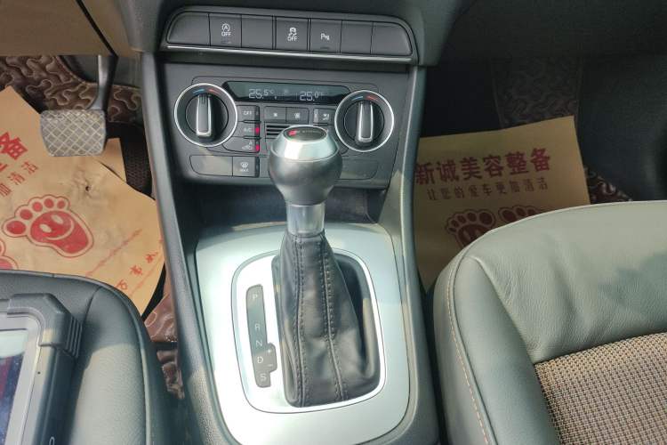 Used Audi Q3 2017 30 TFSI Fashion Model Gear Lever