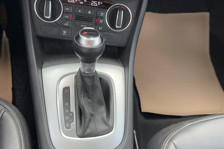 Used Audi Q3 2017 30 TFSI Fashion Model Gear Lever