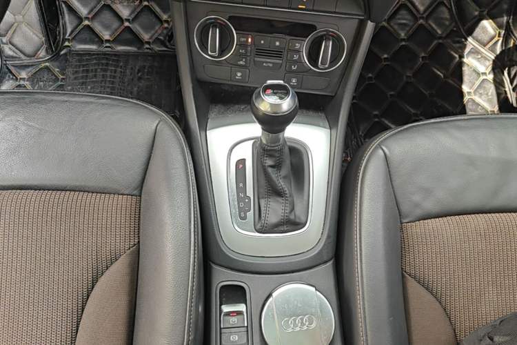 Used Audi Q3 2017 30 TFSI Fashion Model Gear Lever