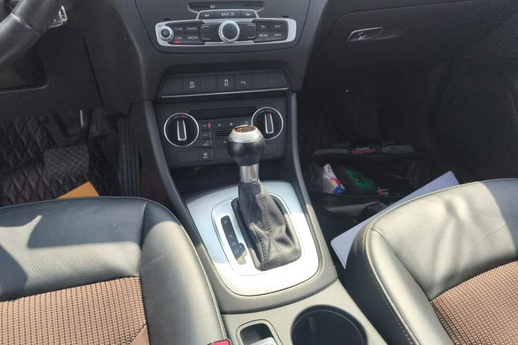 Used Audi Q3 2017 30 TFSI Fashion Model Gear Lever