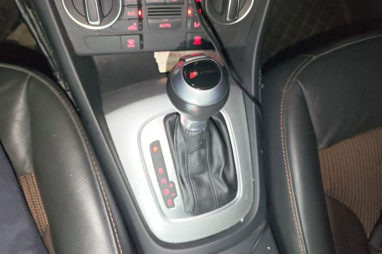 Used Audi Q3 2017 35 TFSI Fashion Model Gear Lever