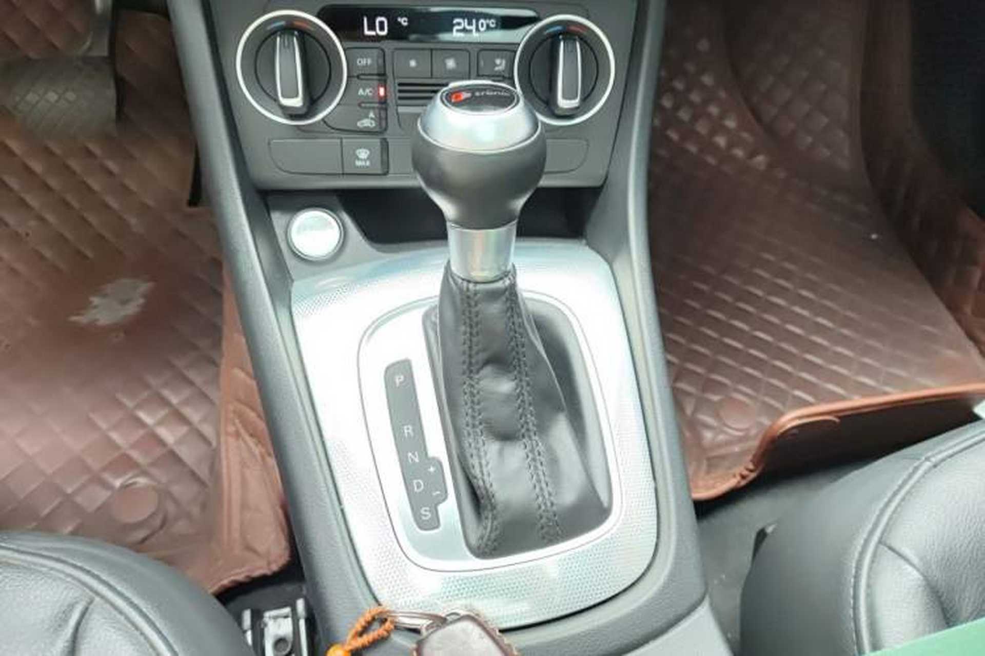 Used Audi Q3 2017 35 TFSI Style Edition Gear Lever