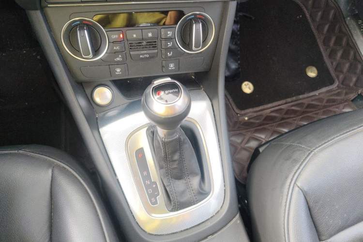 Used Audi Q3 2017 30 TFSI Fashion Model Gear Lever