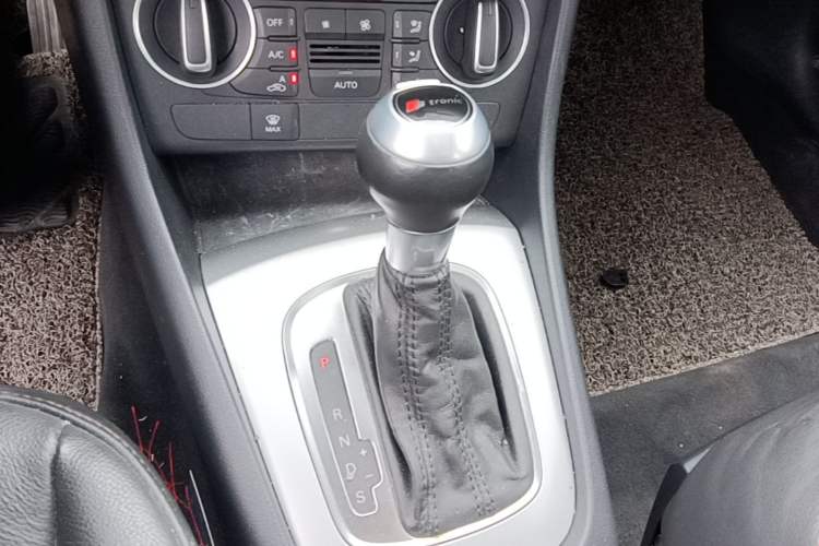 Used Audi Q3 2017 30 TFSI Fashion Model Gear Lever