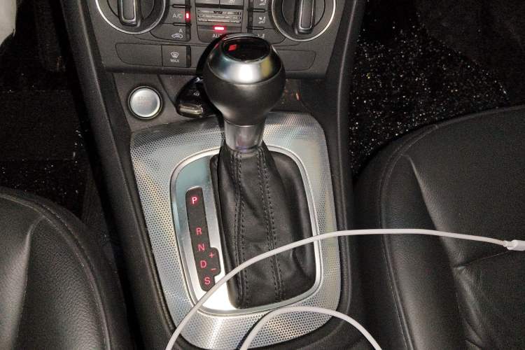 Used Audi Q3 2017 35 TFSI quattro all-wheel drive fashion model Gear Lever