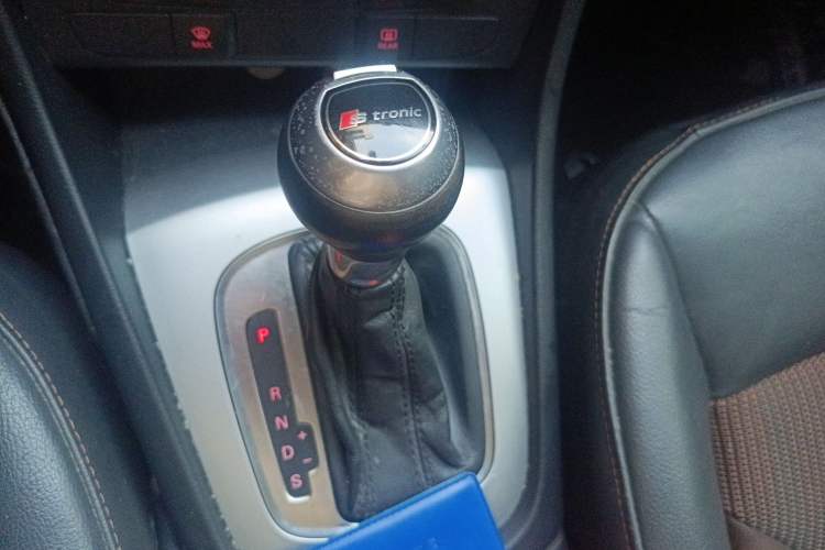 Used Audi Q3 2017 30 TFSI Fashion Model Gear Lever