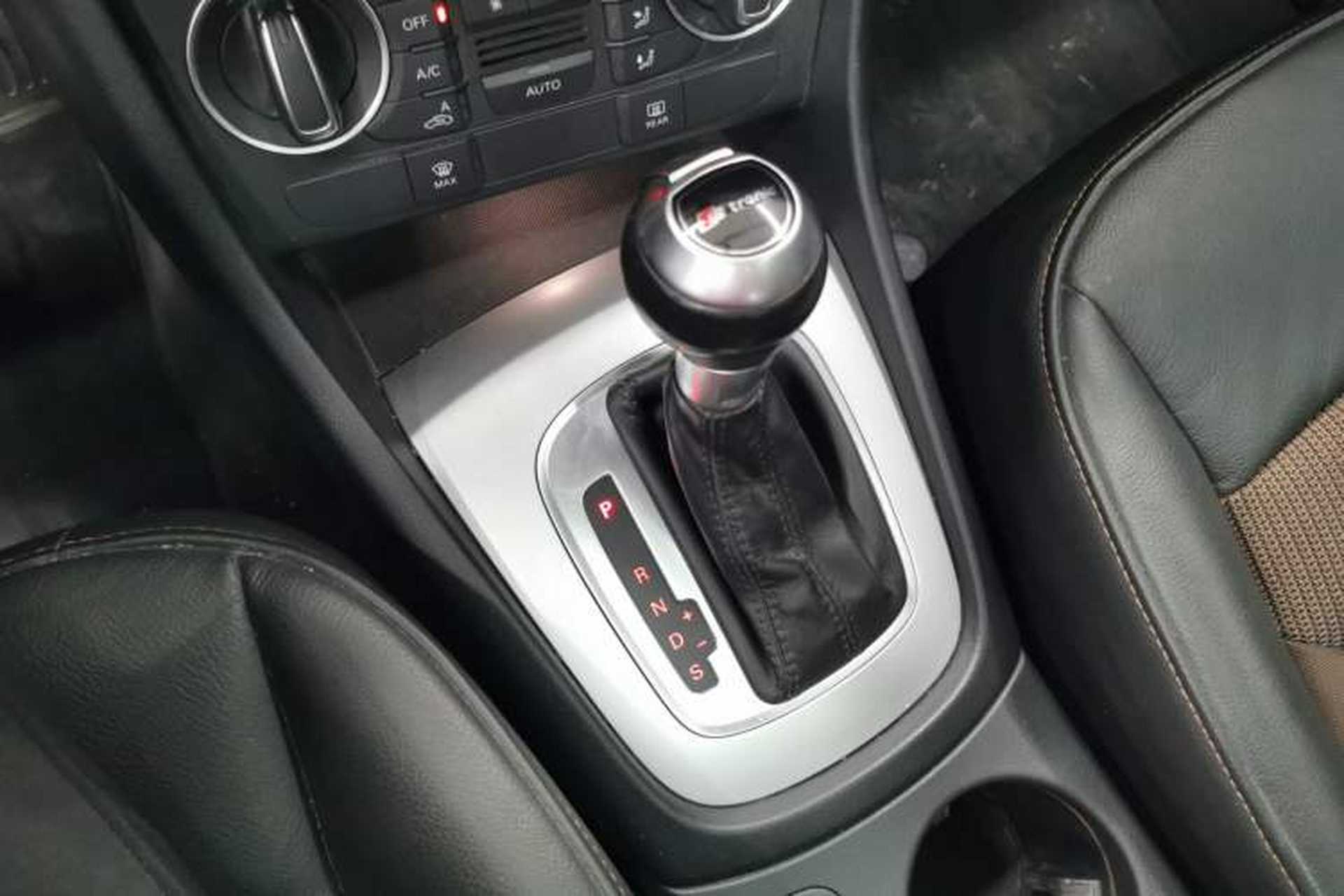 Used Audi Q3 2017 35 TFSI Fashion Model Gear Lever