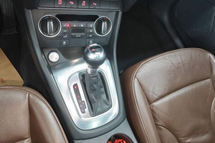 Used Audi Q3 2017 30 TFSI Fashion Model Gear Lever