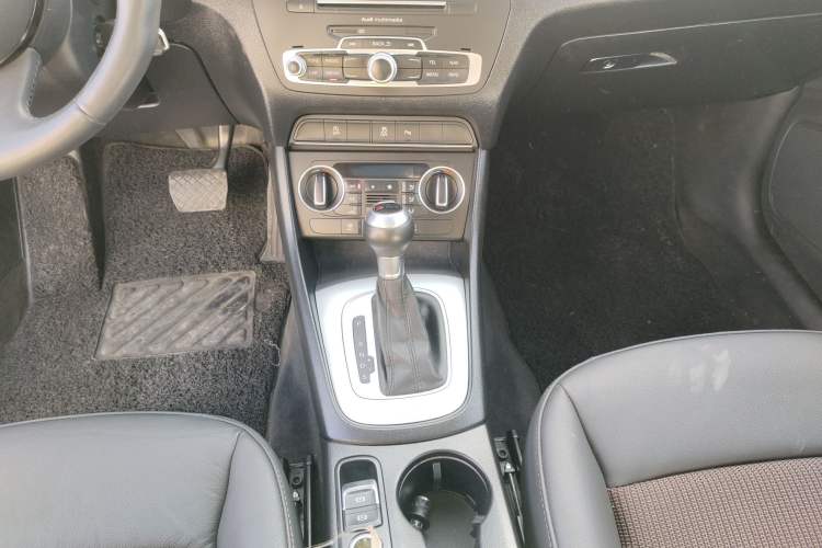 Used Audi Q3 2017 35 TFSI Fashion Model Gear Lever