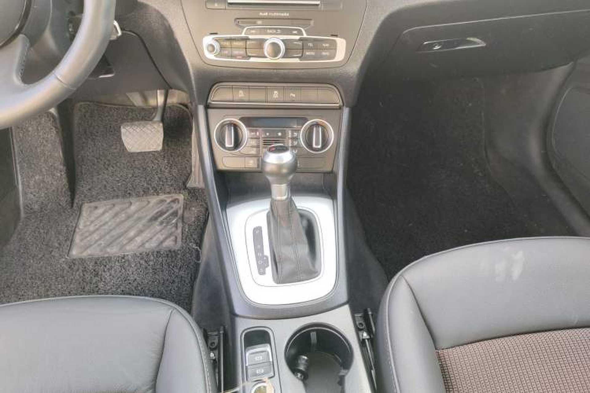 Used Audi Q3 2017 35 TFSI Fashion Model Gear Lever